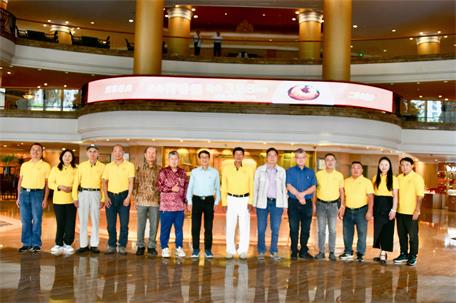 七律?《喜迎新加坡文友蒞汕》